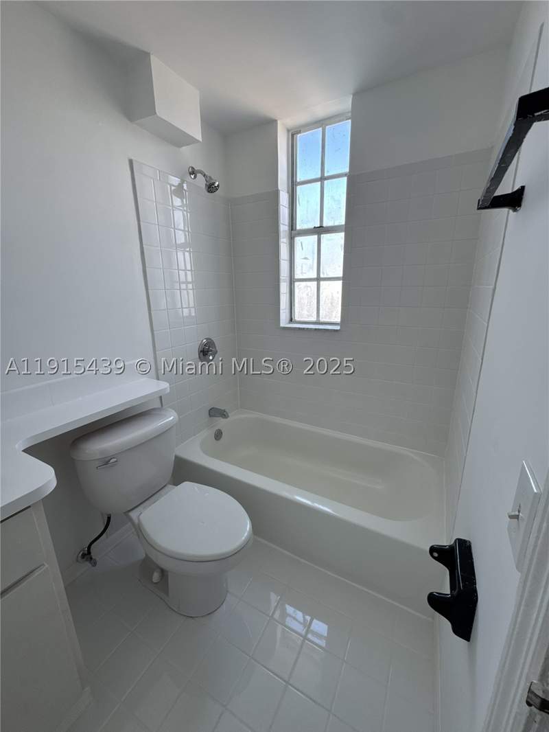 1 bedroom Condominium at 1051 Meridian Ave 1M, The Flamingo Condo, Miami Beach — photo 4