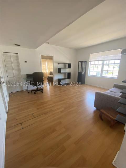 1051 Meridian Ave 1M, Miami Beach FL - photo 7 of 8