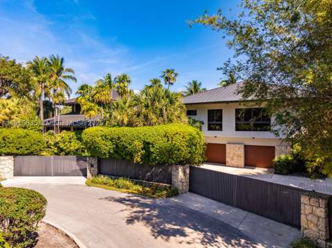 820 San Pedro Ave, Coral Gables FL - photo 10 of 69