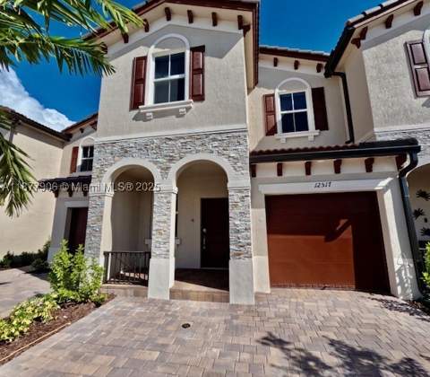 12517 NW 23rd Pl, Miami FL - photo 9 of 32