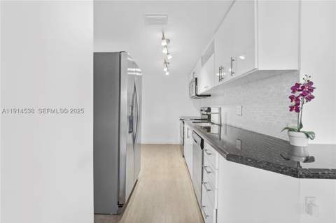 500 Bayview Dr 125, Sunny Isles Beach FL - photo 11 of 28