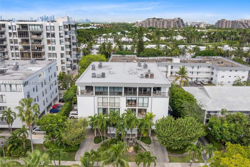 2 bedroom Condominium at 155 Sunrise Dr 4B, 155 Sunrise Condo, Key Biscayne — photo 2