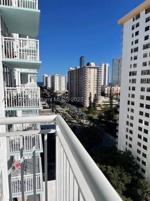 301 174th St 1605, Sunny Isles Beach FL - photo 16 of 27