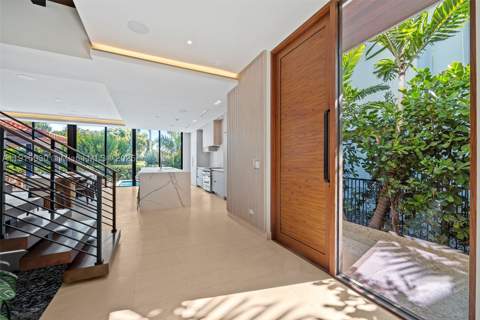 5831 Alton Rd, Miami Beach FL - photo 18 of 48