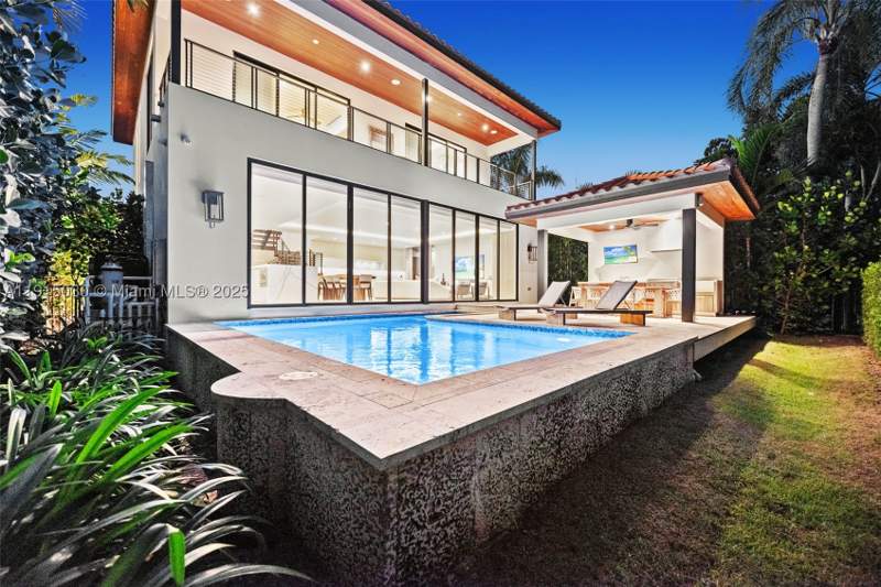 4 bedroom SingleFamilyResidence at 5831 Alton Rd, La Gorce Golf Sub, Miami Beach — photo 3