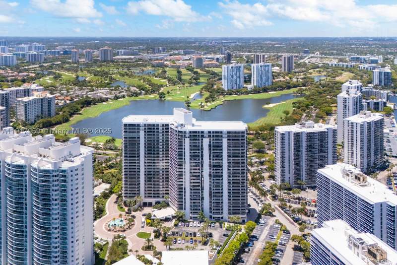 2 bedroom Condominium at 20281 E Country Club Dr 1009, Hamptons West, Aventura — photo 2