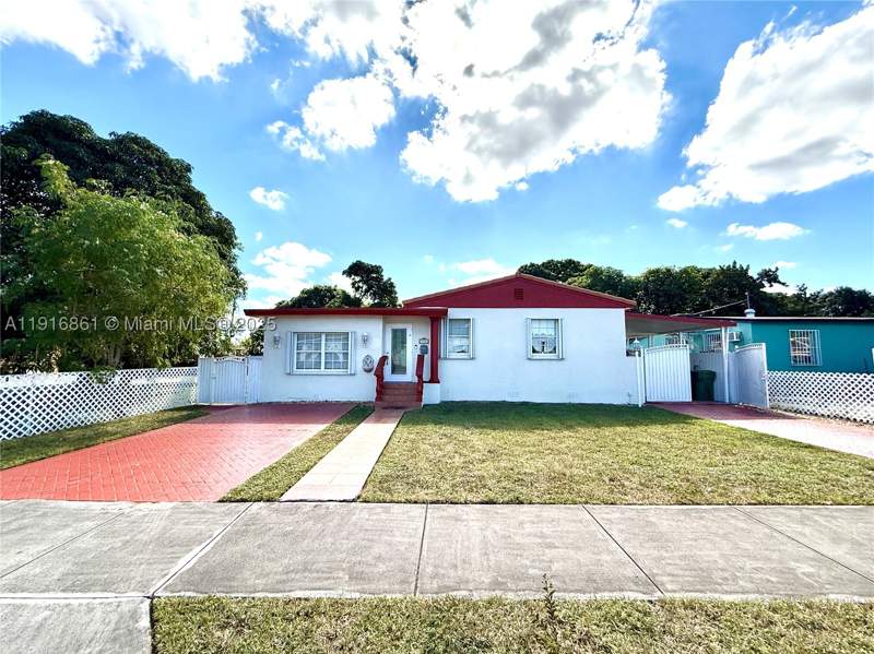 4 bedroom SingleFamilyResidence at 174 E 41st St, Mosers Addn To Hialeah, Hialeah — photo 2