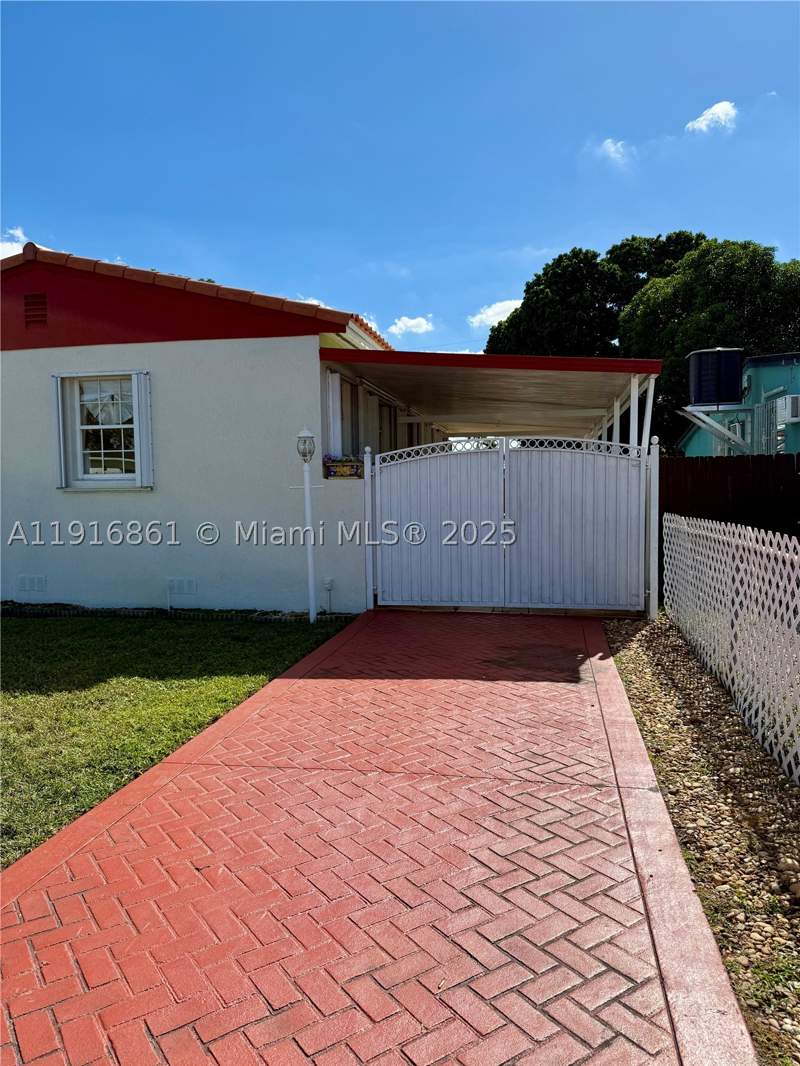 4 bedroom SingleFamilyResidence at 174 E 41st St, Mosers Addn To Hialeah, Hialeah — photo 5