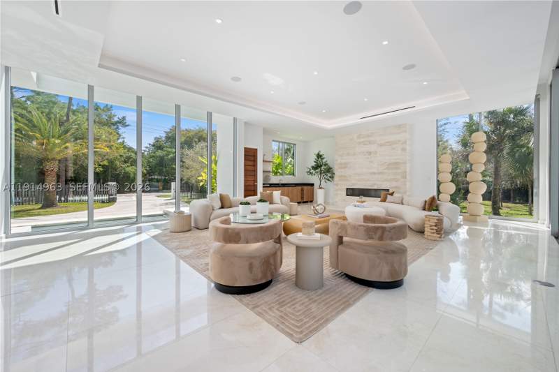 7 bedroom SingleFamilyResidence at 6720 SW 98th St, Jayco Sub, Pinecrest — photo 3