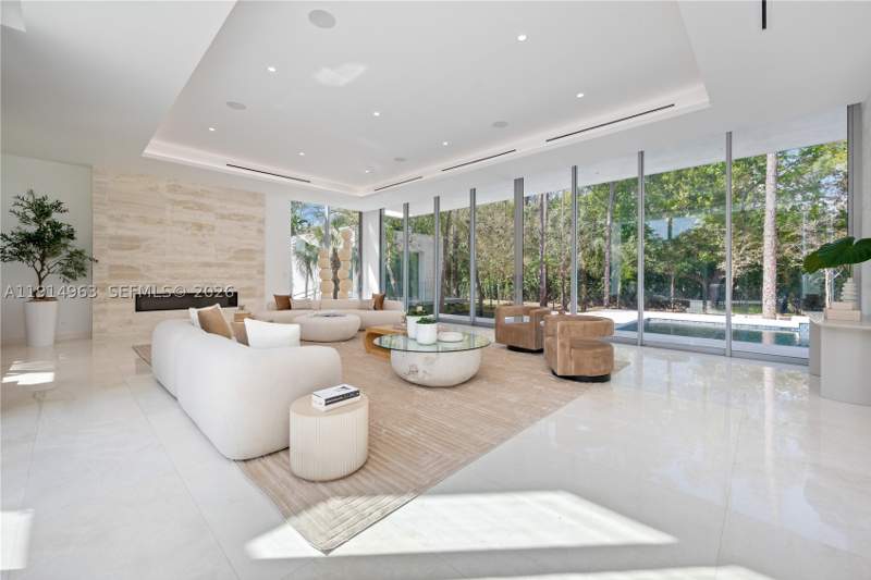 7 bedroom SingleFamilyResidence at 6720 SW 98th St, Jayco Sub, Pinecrest — photo 4