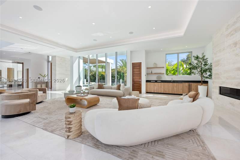7 bedroom SingleFamilyResidence at 6720 SW 98th St, Jayco Sub, Pinecrest — photo 5