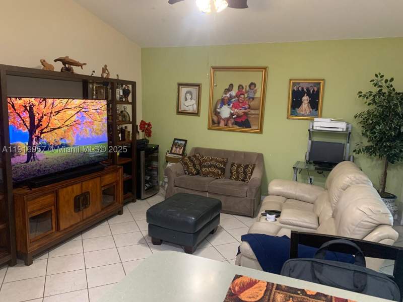 3 bedroom SingleFamilyResidence at 462 SE 23rd Dr, Keys-Gate No 1, Homestead — photo 3