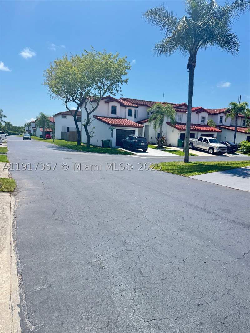 4 bedroom Townhouse at 8419 SW 209th St, Saga Bay Townhomes, Cutler Bay — photo 2