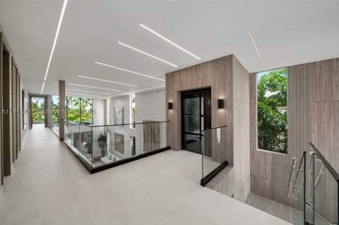 725 NE 77th St, Miami FL - photo 10 of 27