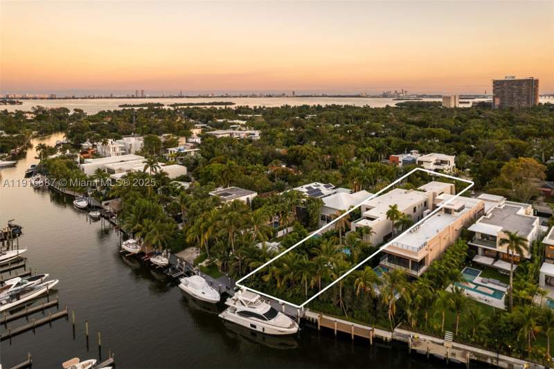 6 bedroom SingleFamilyResidence at 725 NE 77th St, Aqua Marine, Miami — photo 2