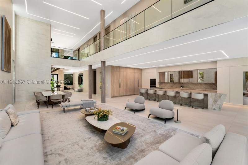 6 bedroom SingleFamilyResidence at 725 NE 77th St, Aqua Marine, Miami — photo 4
