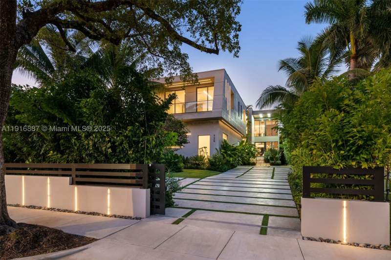 6 bedroom SingleFamilyResidence at 725 NE 77th St, Aqua Marine, Miami — photo 5