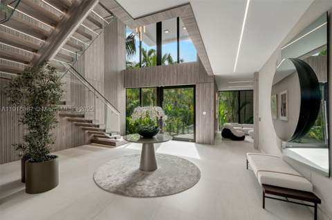 725 NE 77th St, Miami FL - photo 9 of 27