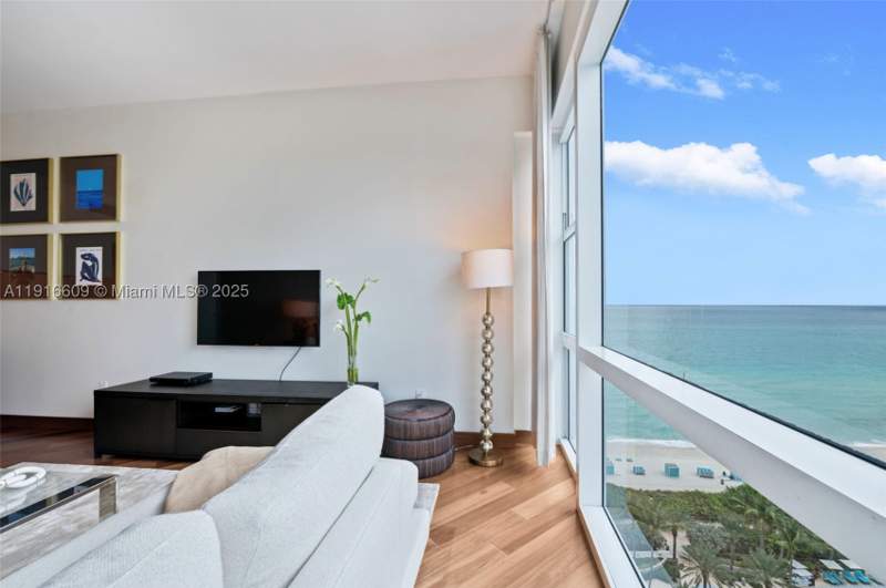 2 bedroom Condominium at 6801 Collins Ave Ph06, Central Carillon Beach Co, Miami Beach — photo 3