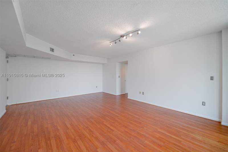 2 bedroom Condominium at 5900 Collins Ave 506, The Grandview Condo, Miami Beach — photo 4
