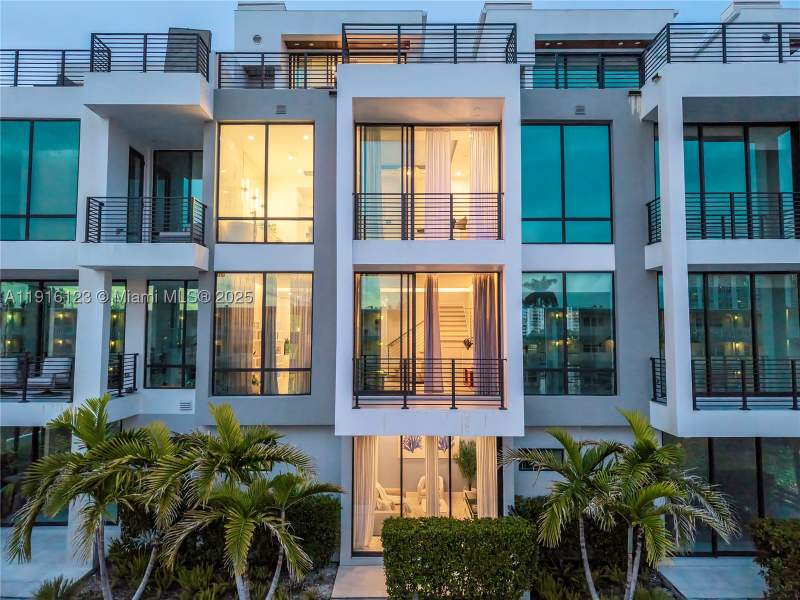 4 bedroom Townhouse at 4098 NE 167 St 9, Eastern Shores, North Miami Beach — photo 2