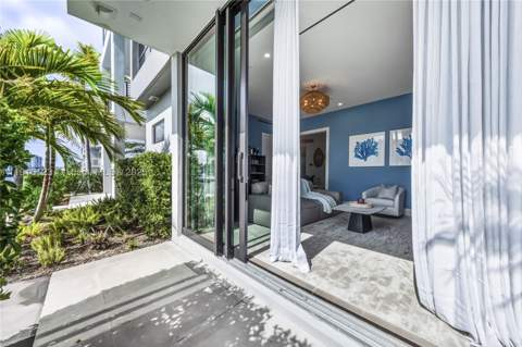 4098 NE 167 St 9, North Miami Beach FL - photo 7 of 54