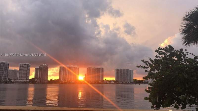 2 bedroom Condominium at 17878 N Bay Rd 507, Bay House Tower Condo, Sunny Isles Beach — photo 4