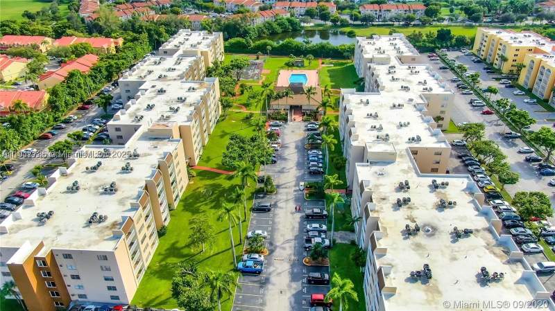 2 bedroom Condominium at 6930 Miami Gardens Dr 1-410, Coral Gate East Condo, Hialeah — photo 2