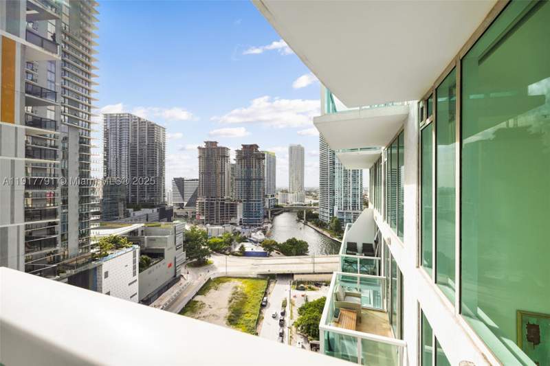 2 bedroom Condominium at 41 SE 5th St 1210, Brickell On The River S T, Miami — photo 2