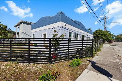 305 NW 58th St, Miami FL - photo 11 of 22