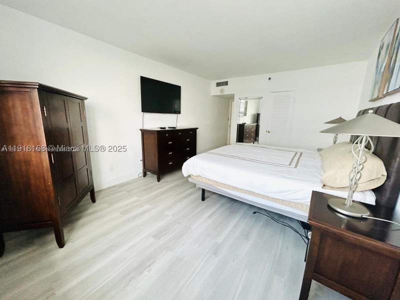 1 bedroom Condominium at 100 Lincoln Rd 535, The Decoplage Condo, Miami Beach — photo 5