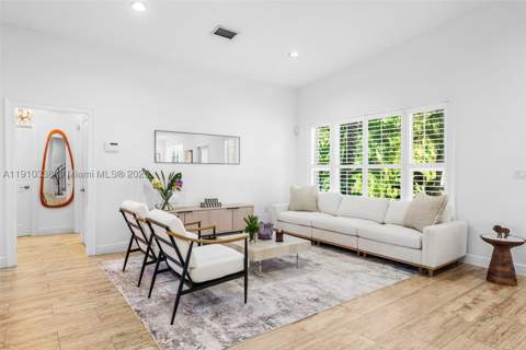 6300 Allison Rd, Miami Beach FL - photo 6 of 32