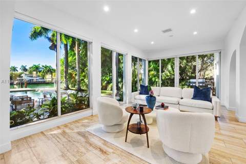 6300 Allison Rd, Miami Beach FL - photo 7 of 32