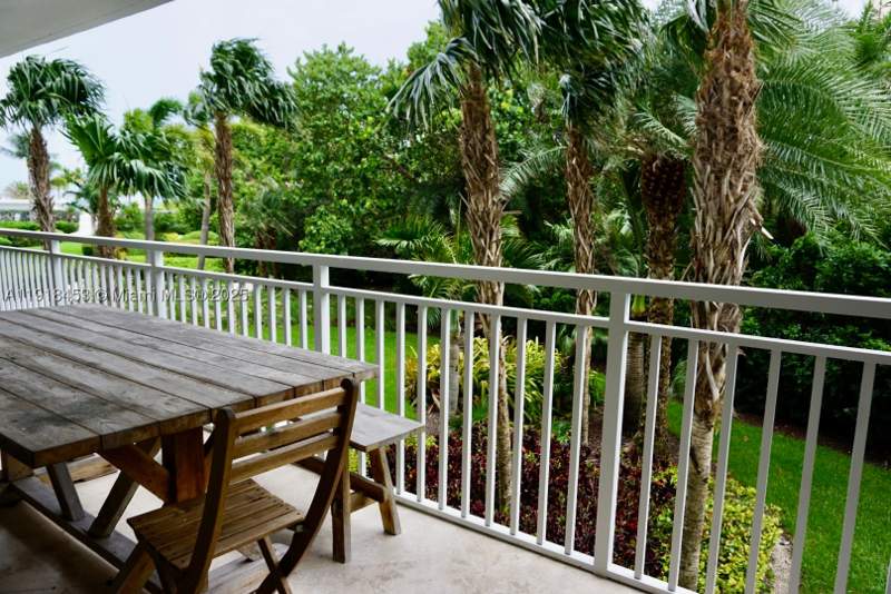 3 bedroom Condominium at 605 Ocean Dr 2L, Sands Of Key Biscayne Con, Key Biscayne — photo 5