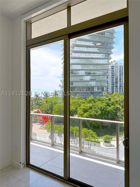 2655 S Bayshore Dr 405, Miami FL - photo 13 of 54