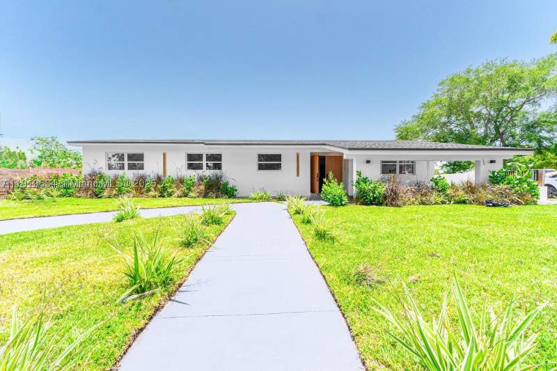 4 bedroom SingleFamilyResidence at 19661 NE 10th Pl, Ives Estates Sec 1, Miami — photo 2