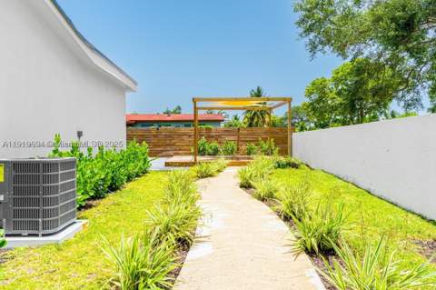 19661 NE 10th Pl, Miami FL - photo 23 of 24