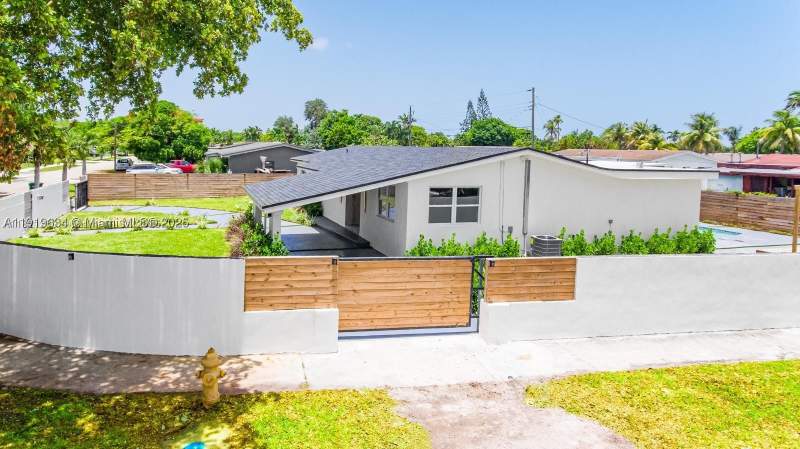 4 bedroom SingleFamilyResidence at 19661 NE 10th Pl, Ives Estates Sec 1, Miami — photo 3