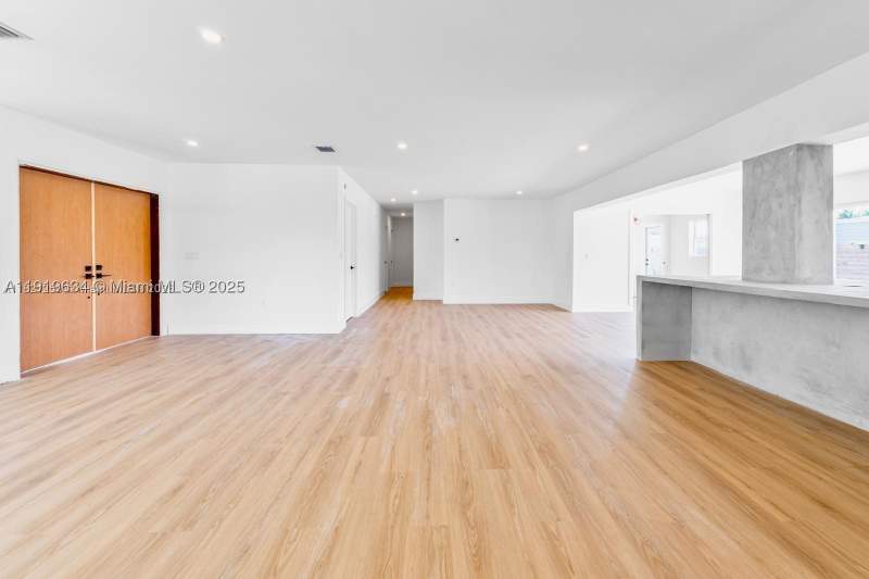 4 bedroom SingleFamilyResidence at 19661 NE 10th Pl, Ives Estates Sec 1, Miami — photo 4
