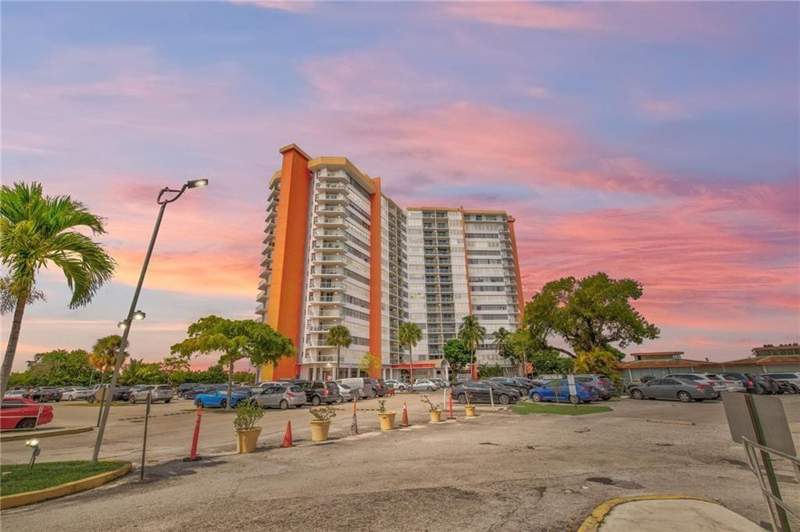 1 bedroom Condominium at 1301 NE Miami Gardens Drive 1721w, Buckley Towers, Miami — photo 2