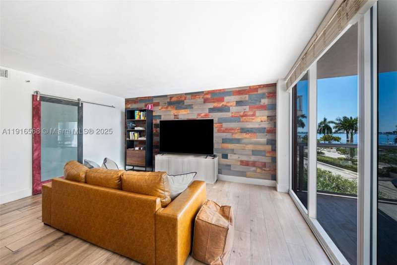 1 bedroom Condominium at 1541 Brickell Ave C406, The Palace Condo, Miami — photo 3