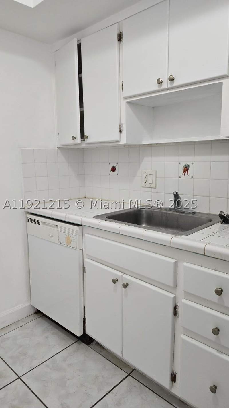 1 bedroom Condominium at 1885 NE 121st St 17, Sutton House Condo, North Miami — photo 5