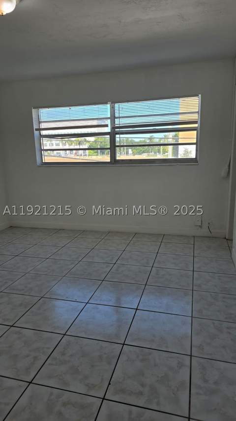1885 NE 121st St 17, North Miami FL - photo 8 of 11