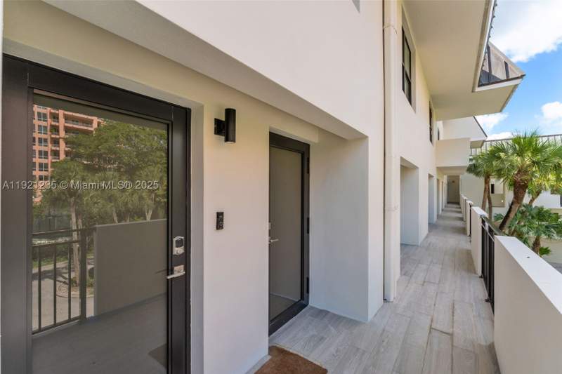 2 bedroom Condominium at 6901 Edgewater Dr 315, Gables Harbour Condo Apts, Coral Gables — photo 2
