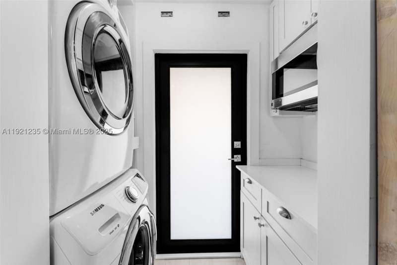 2 bedroom Condominium at 6901 Edgewater Dr 315, Gables Harbour Condo Apts, Coral Gables — photo 5