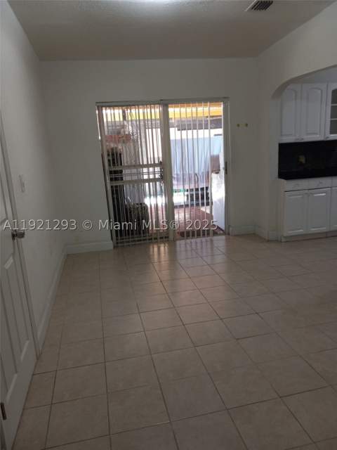 3041 NW 95th Ter, Miami FL - photo 11 of 22