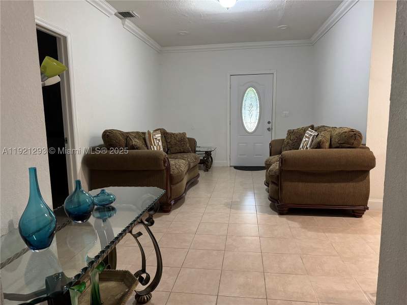 4 bedroom SingleFamilyResidence at 3041 NW 95th Ter, The Tropics Amd, Miami — photo 3