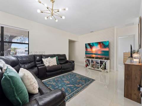 1562 NW 8th Ave, Homestead FL - photo 10 of 23