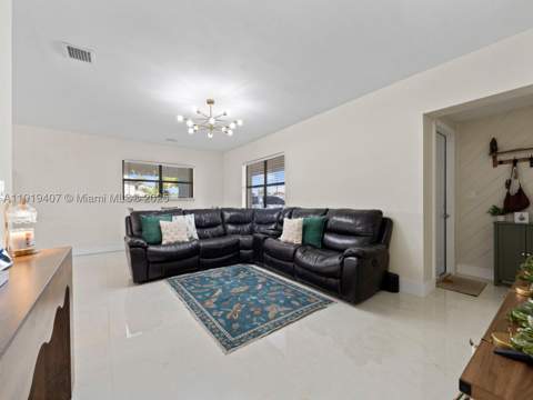 1562 NW 8th Ave, Homestead FL - photo 11 of 23