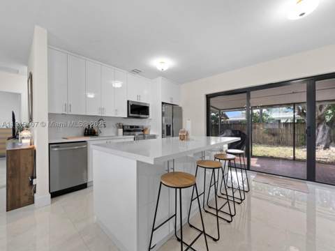 1562 NW 8th Ave, Homestead FL - photo 7 of 23